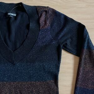 EXPRESS WOMENS STRIPPED V NECK  LONG SLEEVE SWEATER METALLIC THREADING MEDIUM